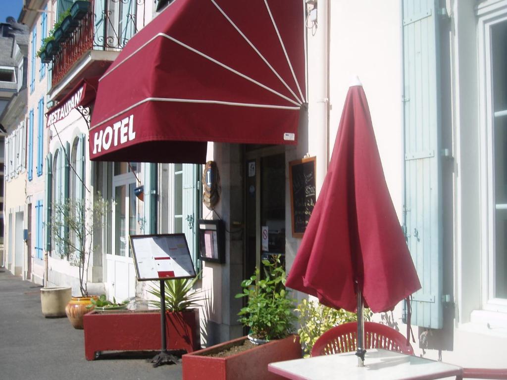 Hotel Le Commerce บาญเญอ-เดอ-บีกอร์ ห้อง รูปภาพ