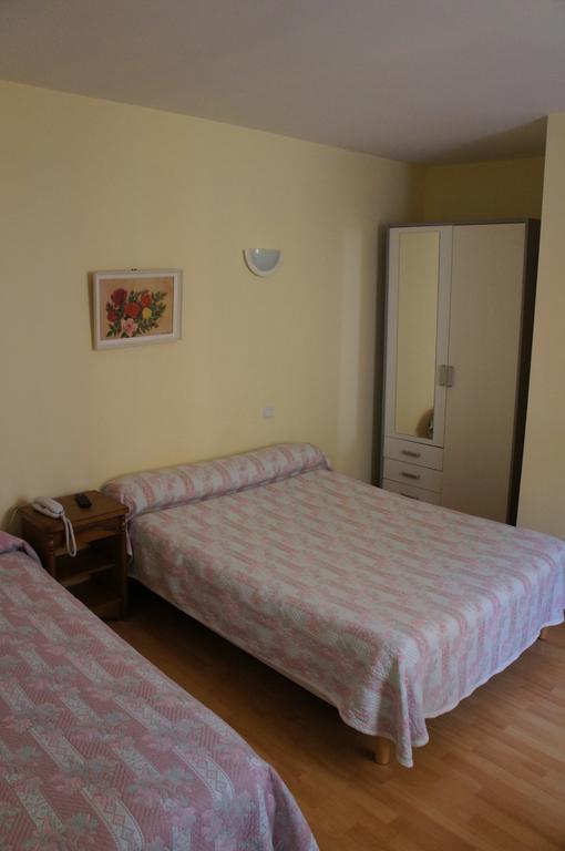 Hotel Le Commerce บาญเญอ-เดอ-บีกอร์ ภายนอก รูปภาพ